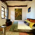 Casa Fresco: 400 Year Old Historical Gem Apartment Oggebbio